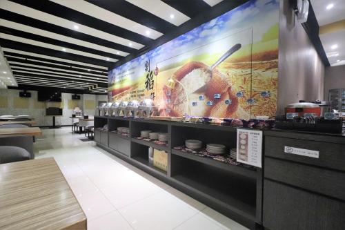 J Hotel19