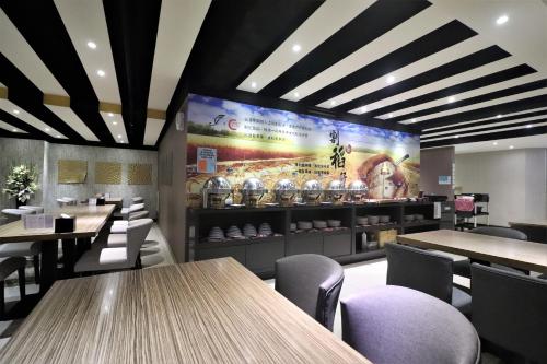 J Hotel5
