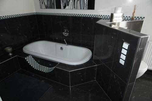 Hotel Come In - main image