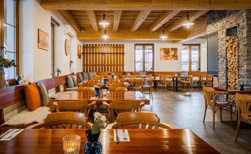 Restaurant, Rodinny penzion Sobacov in Olomouc City Center