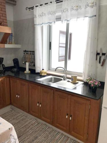 Apartment with 2 bedrooms in El Paso with wonderful mountain view balcony and WiFi 11 km from the beach - image 4