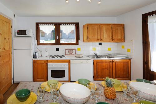 Kitchen, Appartement moderne aux Menuires - 90 m² - Vue montagne near Les petites miettes