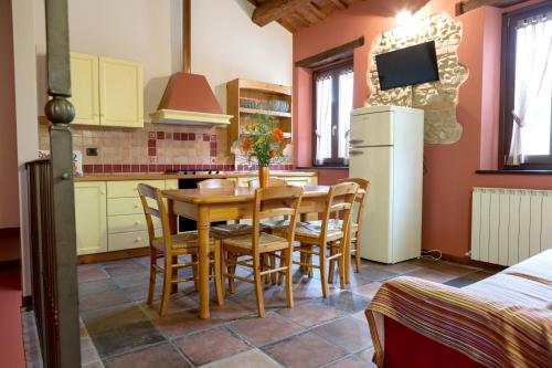 3 bedrooms apartement with shared pool and wifi at Castelbellino