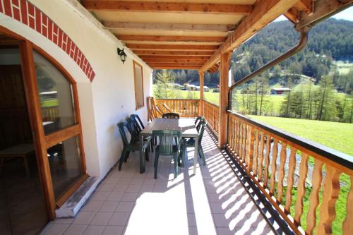 Appartement de 3 chambres avec jardin clos et wifi a Le coin a 1 km des pistes