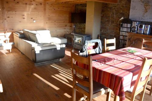 House with 3 bedrooms in Ayguatebia Talau with wonderful mountain view furnished garden and WiFi 22 km from the slopes cottage Thuès-Entre-Valls