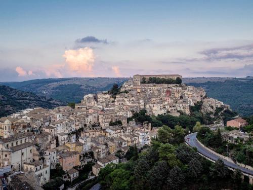 Apartment with 3 bedrooms in Pozzallo with wonderful sea view shared pool enclosed garden 500 m from the beach - main image