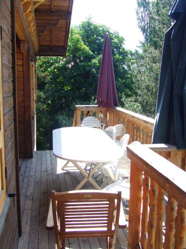 Chalet de 4 chambres a Saint Chaffrey a 400 m des pistes avec terrasse amenagee et wifi