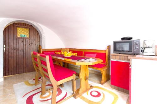 One bedroom appartement at Skrpcici 500 m away from the beach with enclosed garden and wifi