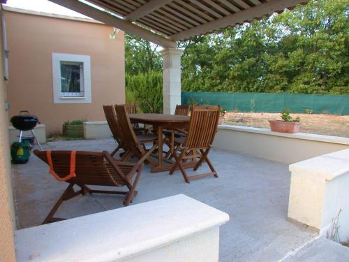 Villa de 3 chambres avec piscine privee jardin clos et wifi a Saint Saturnin les Apt