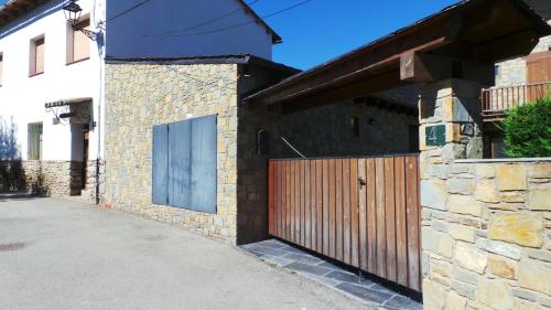 Entrada, 4 bedrooms house with enclosed garden and wifi at Bellver de Cerdanya in Bellver de Cerdanya