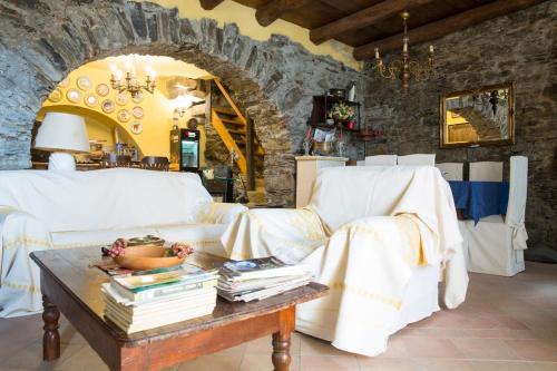 2 bedrooms house with city view balcony and wifi at Seui gîte à louer Orroli