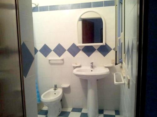 Apartment with 2 bedrooms in Castellammare del Golfo with wonderful sea view and WiFi 100 m from the beach - image 2