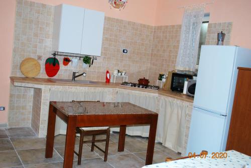 House with 3 bedrooms in Locorotondo with enclosed garden and WiFi 15 km from the beach - image 9
