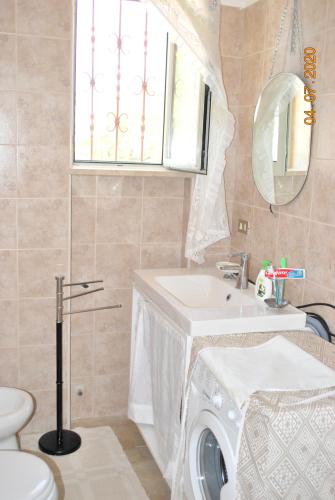 House with 3 bedrooms in Locorotondo with enclosed garden and WiFi 15 km from the beach - image 5