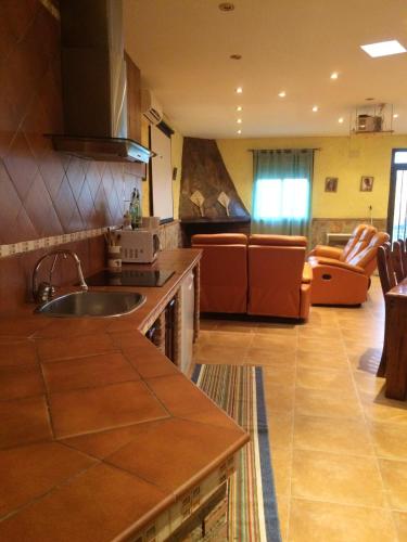  3 bedrooms villa with private pool enclosed garden and wifi at Segurilla in Segurilla