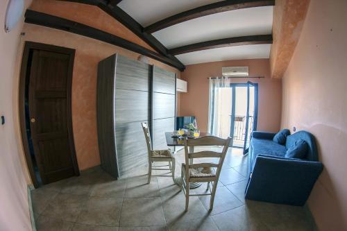 2 bedrooms appartement at Capo Mulini 10 m away from the beach with sea view balcony and wifi