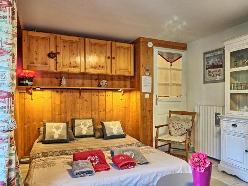Apartment with one bedroom in LES CARROZ with wonderful mountain view furnished garden and WiFi 400 m from the slopes - image 4