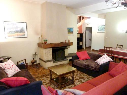 House with 4 bedrooms in Luz Saint Sauveur with wonderful mountain view enclosed garden and WiFi - image 5