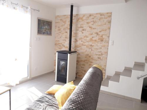 House with 2 bedrooms in Pujaut with enclosed garden and WiFi - main image