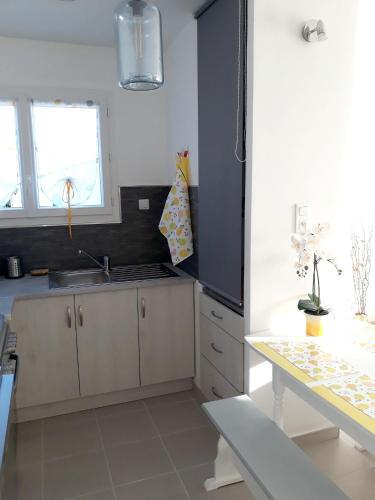 House with 2 bedrooms in Pujaut with enclosed garden and WiFi - image 3
