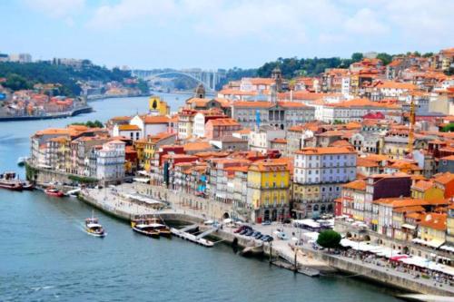 House with 4 bedrooms in Aveiro with wonderful city view balcony and WiFi - image 11