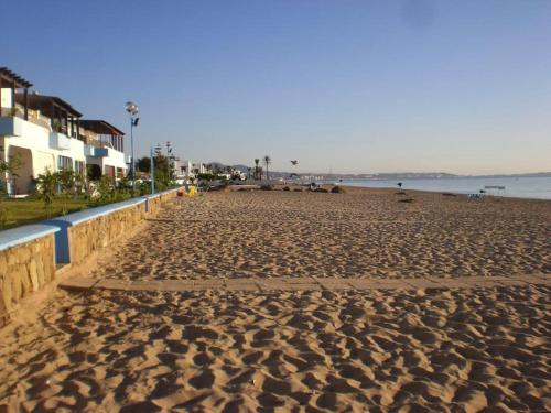Spacious Apartment in Fnideq with Terrace and Garden, Fnidek (foto 2)