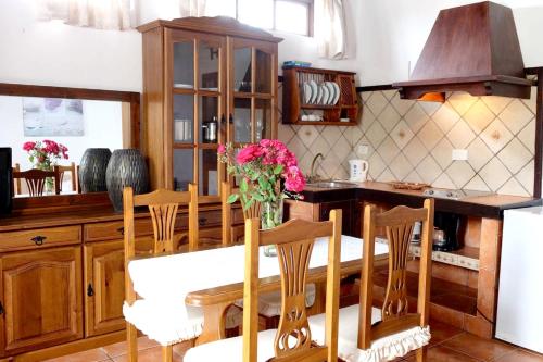 Apartment with one bedroom in Los Silos with furnished terrace and WiFi 5 km from the beach - main image