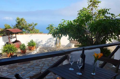 Apartment with one bedroom in Los Silos with furnished terrace and WiFi 5 km from the beach - image 3