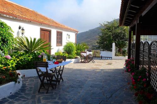 Apartment with one bedroom in Los Silos with furnished terrace and WiFi 5 km from the beach - image 5