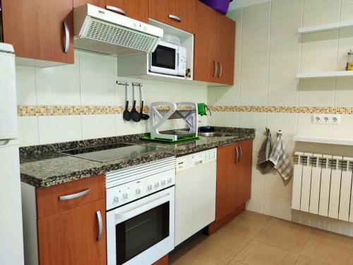  2 bedrooms appartement with enclosed garden at Foz 1 km away from the beach in Foz