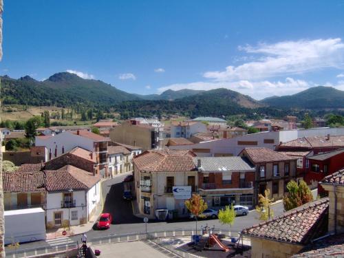  4 bedrooms house with balcony and wifi at Bonar in Boñar