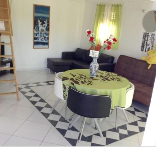 Appartement de 2 chambres avec jardin clos et wifi a Le Moule a 3 km de la plage - Location saisonnière - Le Moule