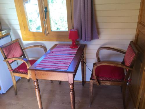 Bungalow with one bedroom in SaintPardoux with shared pool and furnished garden gîte à louer Loubeyrat