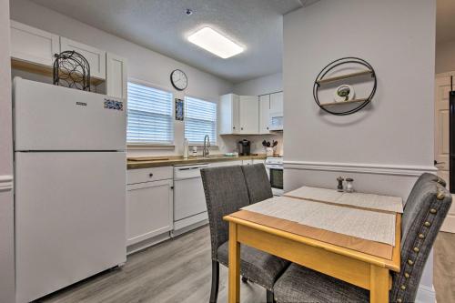 Downtown Ocean Springs Duplex w/ A/C 1 Mi to Beach in 密西西比州海洋溫泉 (MS)