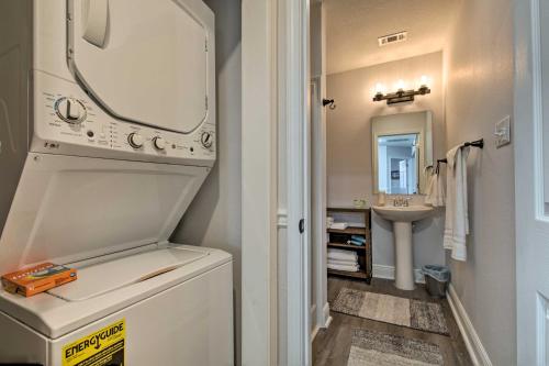 Downtown Ocean Springs Duplex with AandC 1 Mi to Beach Downtown Ocean Springs Duplex with AandC 1 Mi to Beach