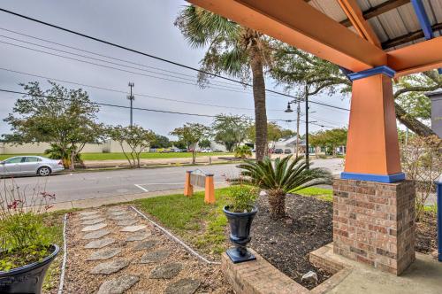 Downtown Ocean Springs Duplex w/ A/C 1 Mi to Beach in 密西西比州海洋溫泉 (MS)