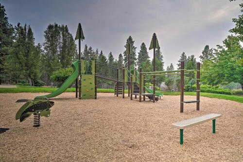 Airy Resort-Style Klamath Falls Townhome with Deck! - main image