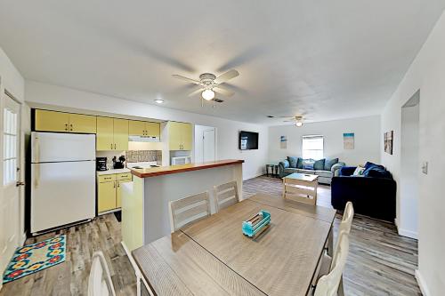Updated Home with Firepit - Walk to Fulton Beach home - image 8