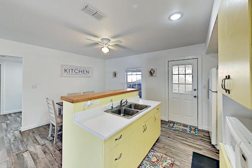Updated Home with Firepit - Walk to Fulton Beach home - image 9