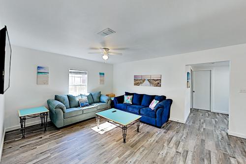 Updated Home with Firepit - Walk to Fulton Beach home - image 7