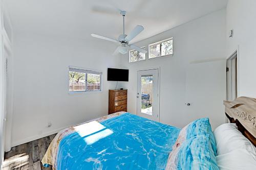 Updated Home with Firepit - Walk to Fulton Beach home - image 11