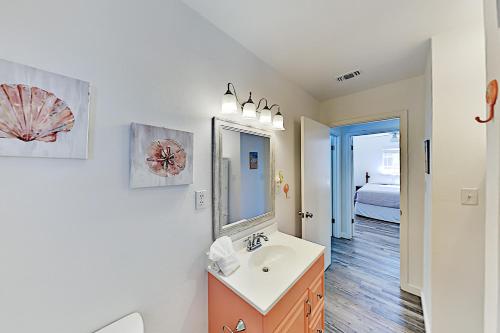 Updated Home with Firepit - Walk to Fulton Beach home - image 13