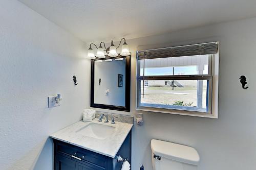 Updated Home with Firepit - Walk to Fulton Beach home - image 14
