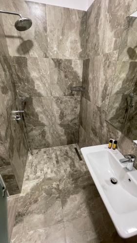 Venis Hotel - image 12