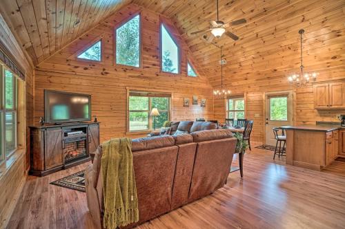 Cozy Cabin Living by Lake Chatuge with Covered Patio in Hiawassee, USA