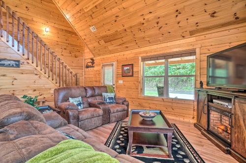 Cozy Cabin Living by Lake Chatuge with Covered Patio in Hiawassee, USA