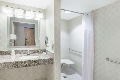 Hawthorn Suites by Wyndham Livermore - image 8