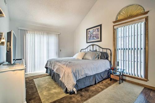 Shawnee Condo Less Than 10 Mi to Downtown Kansas City!