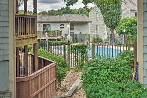 Shawnee Condo Less Than 10 Mi to Downtown Kansas City! in ชอว์นี
