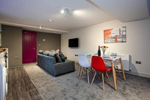 Spacious Renovated 2 Bed Apartment - Sleeps 6, , Lancashire